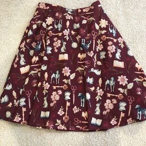 Beautiful pattern midi length skirt